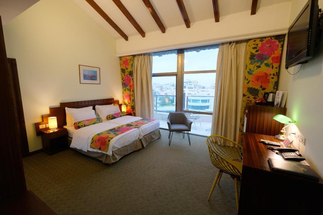 Royal Court Hotel Рамала Екстериор снимка