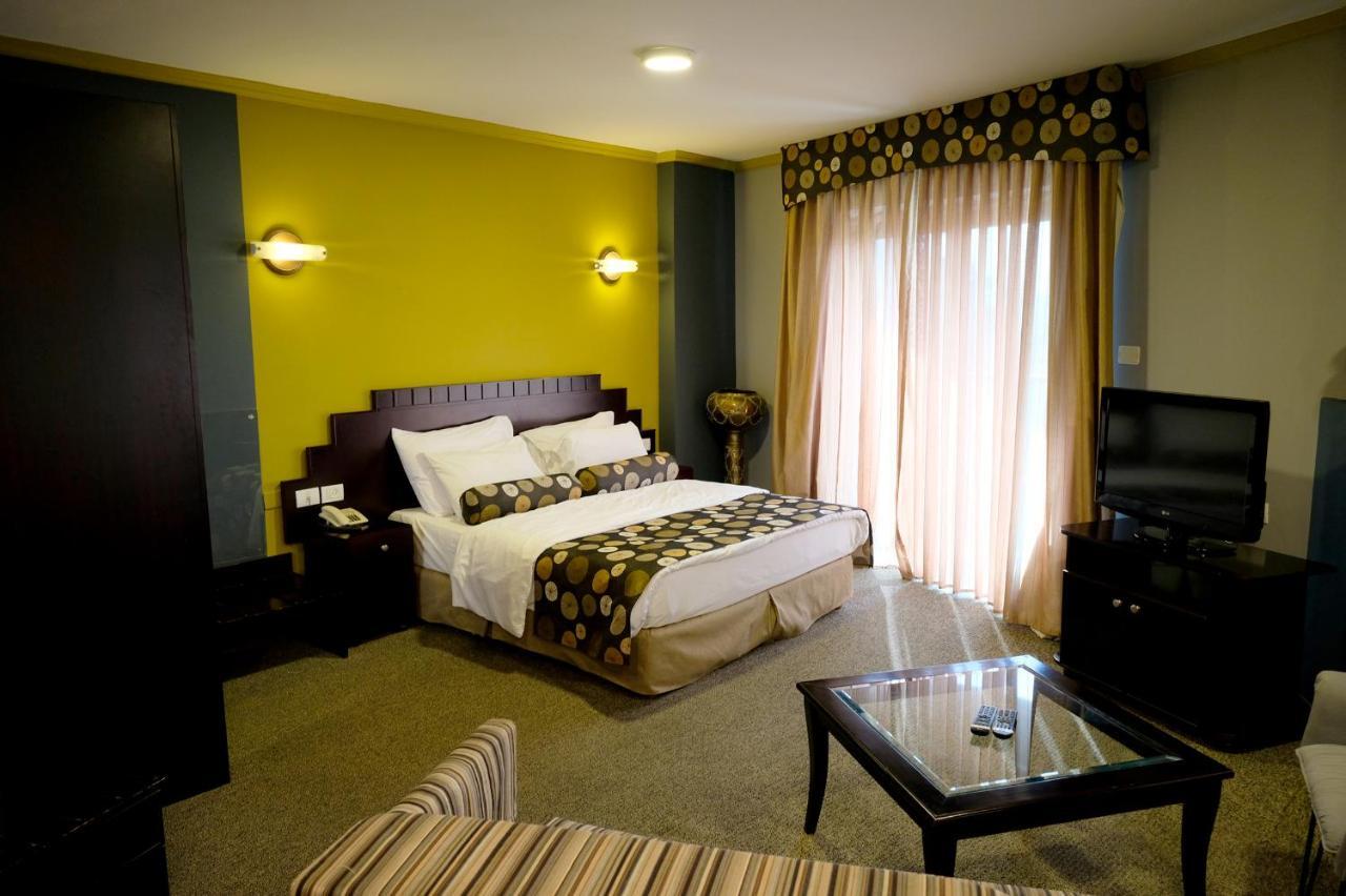 Royal Court Hotel Рамала Екстериор снимка