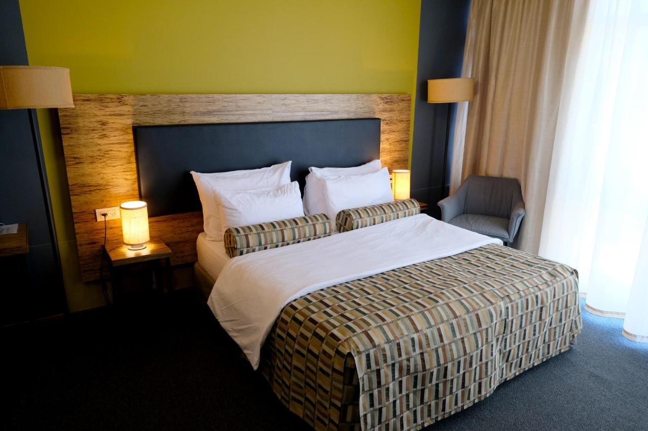 Royal Court Hotel Рамала Екстериор снимка