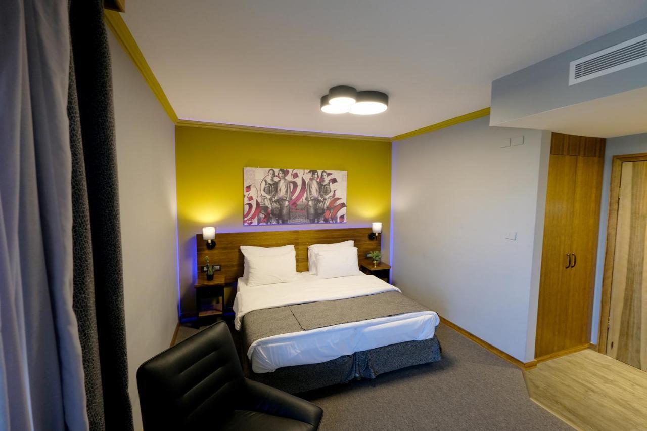 Royal Court Hotel Рамала Екстериор снимка