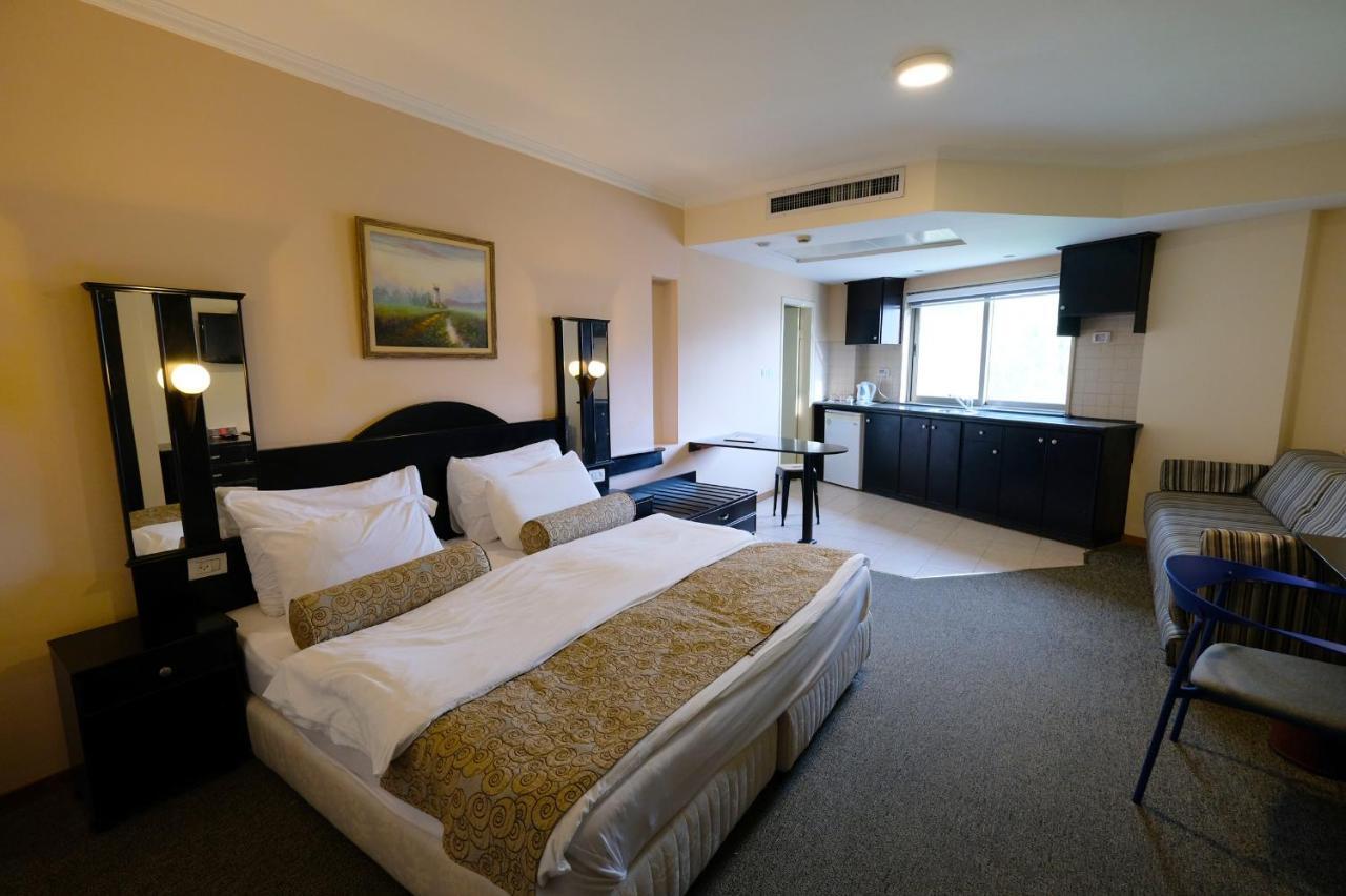 Royal Court Hotel Рамала Екстериор снимка