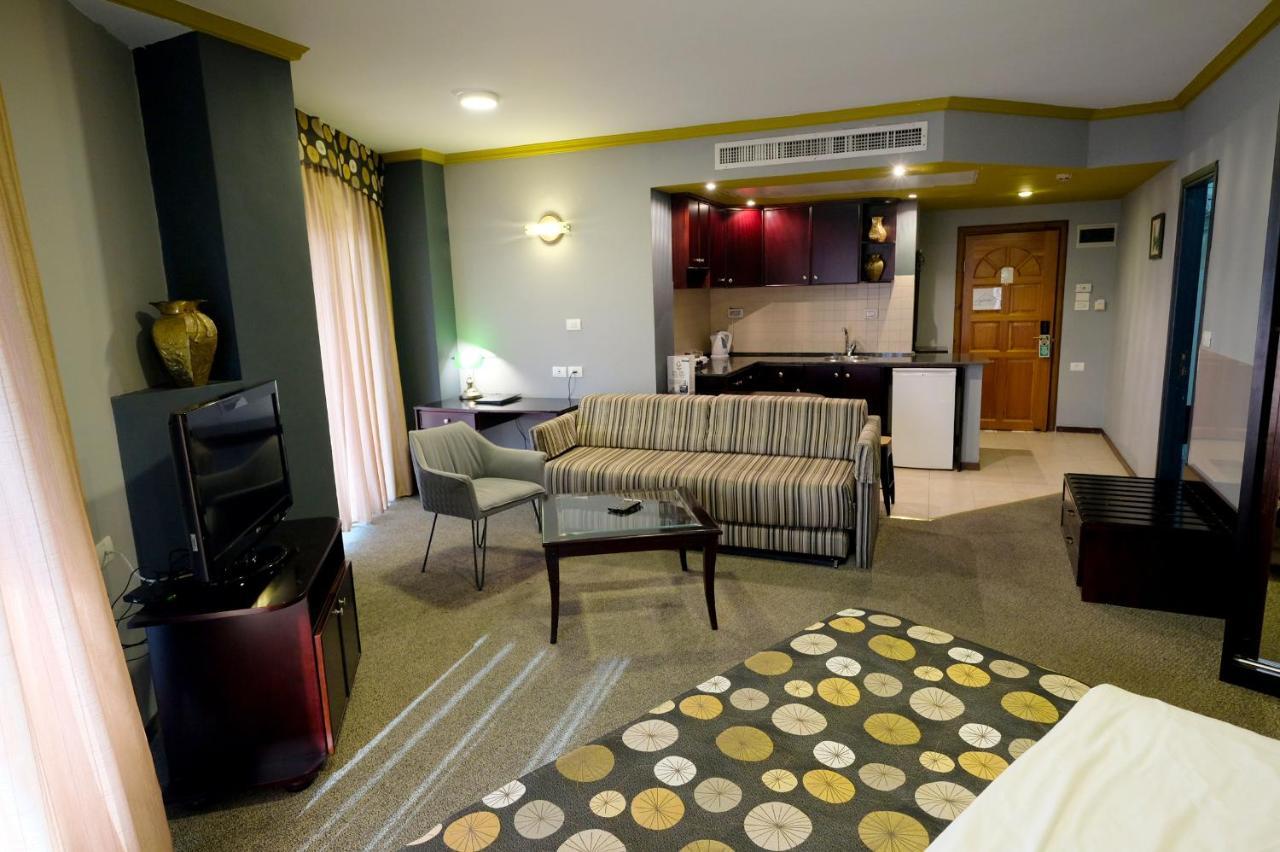 Royal Court Hotel Рамала Екстериор снимка