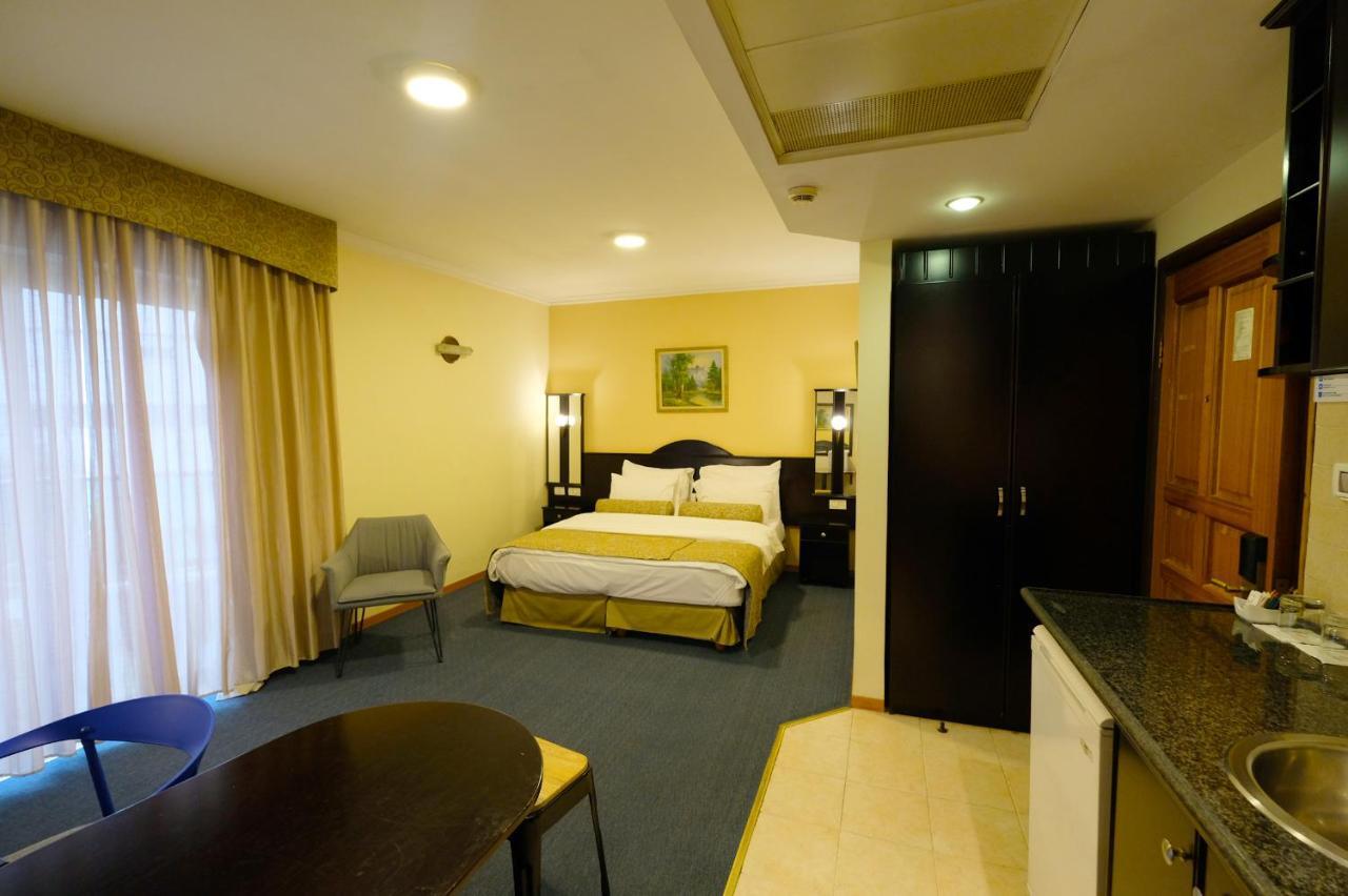 Royal Court Hotel Рамала Екстериор снимка