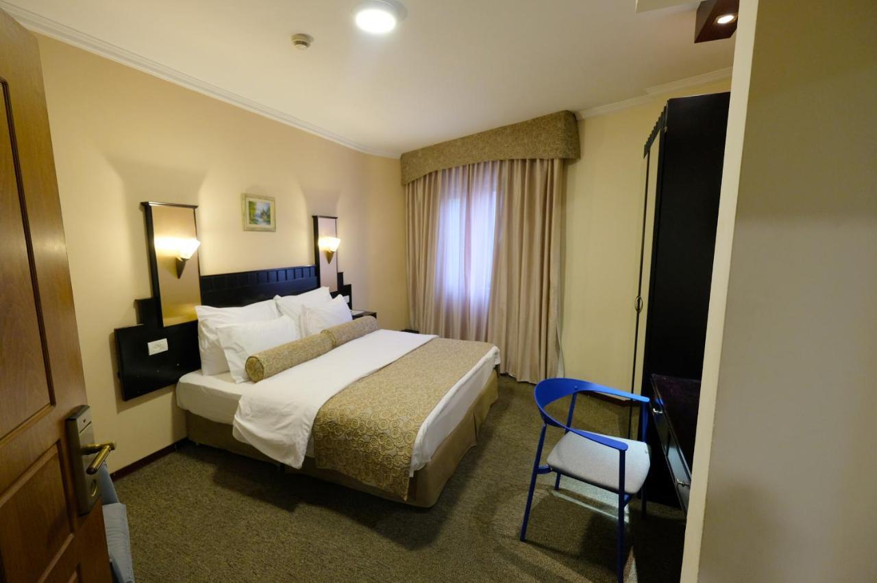 Royal Court Hotel Рамала Екстериор снимка