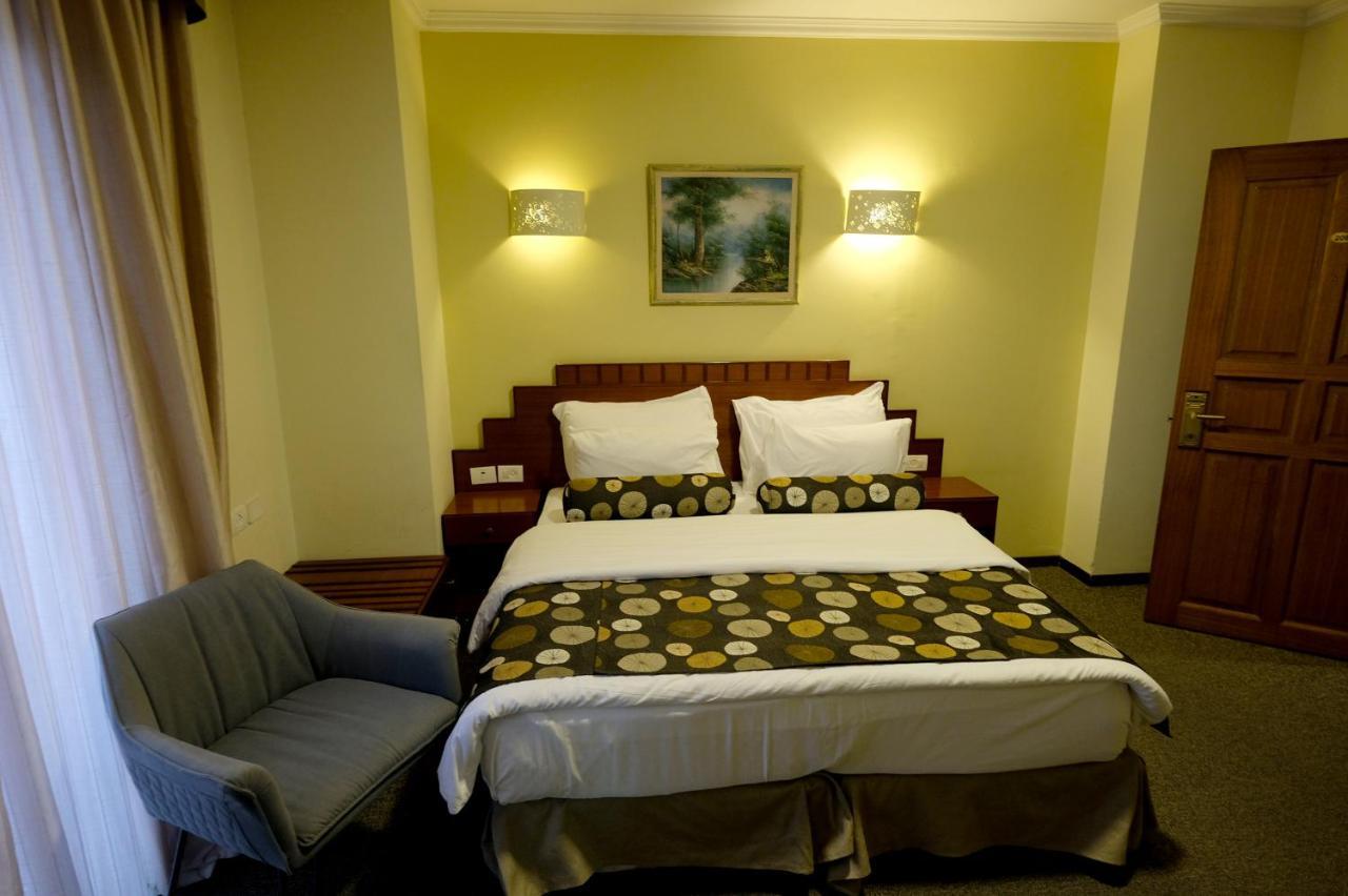 Royal Court Hotel Рамала Екстериор снимка