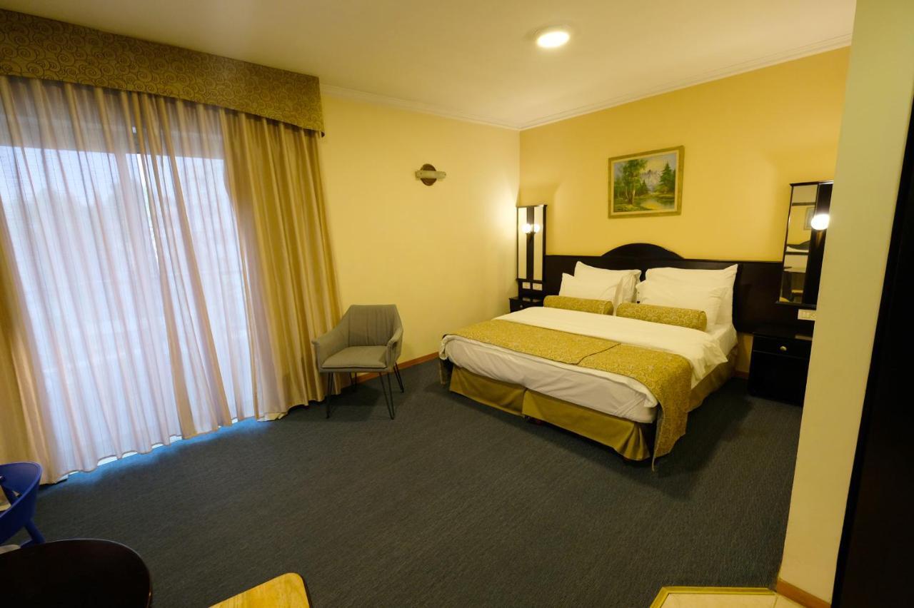 Royal Court Hotel Рамала Екстериор снимка