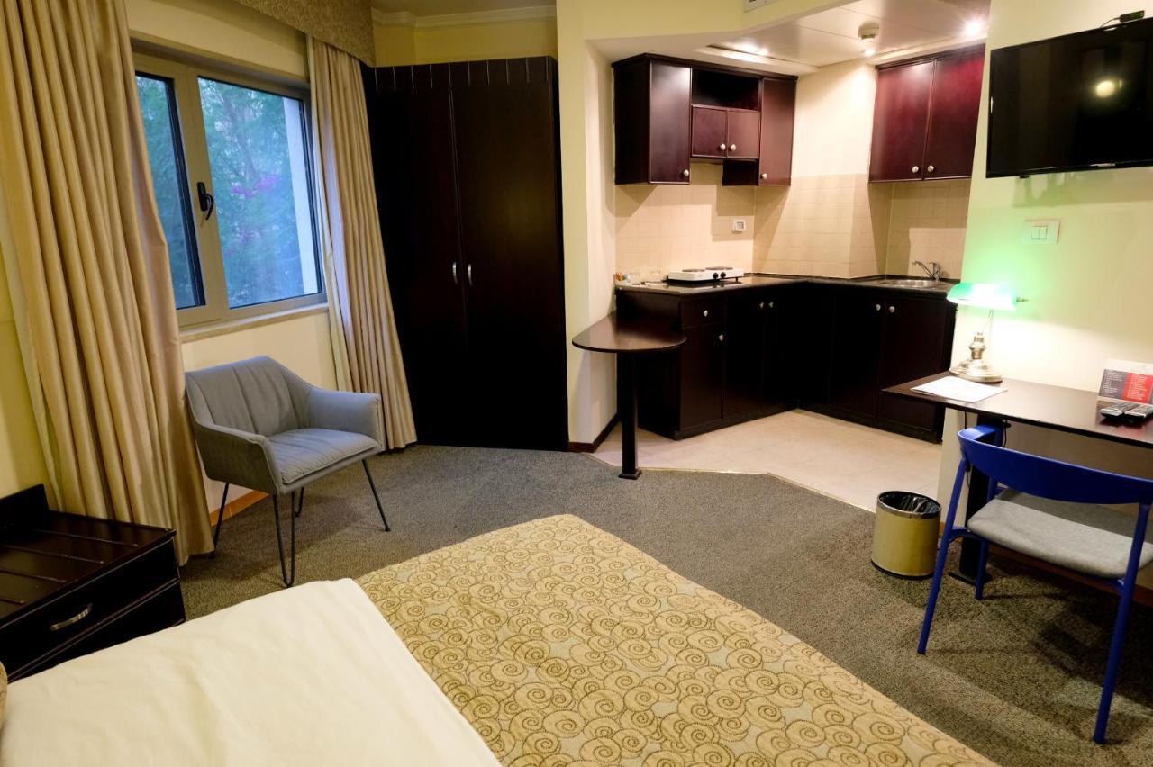 Royal Court Hotel Рамала Екстериор снимка