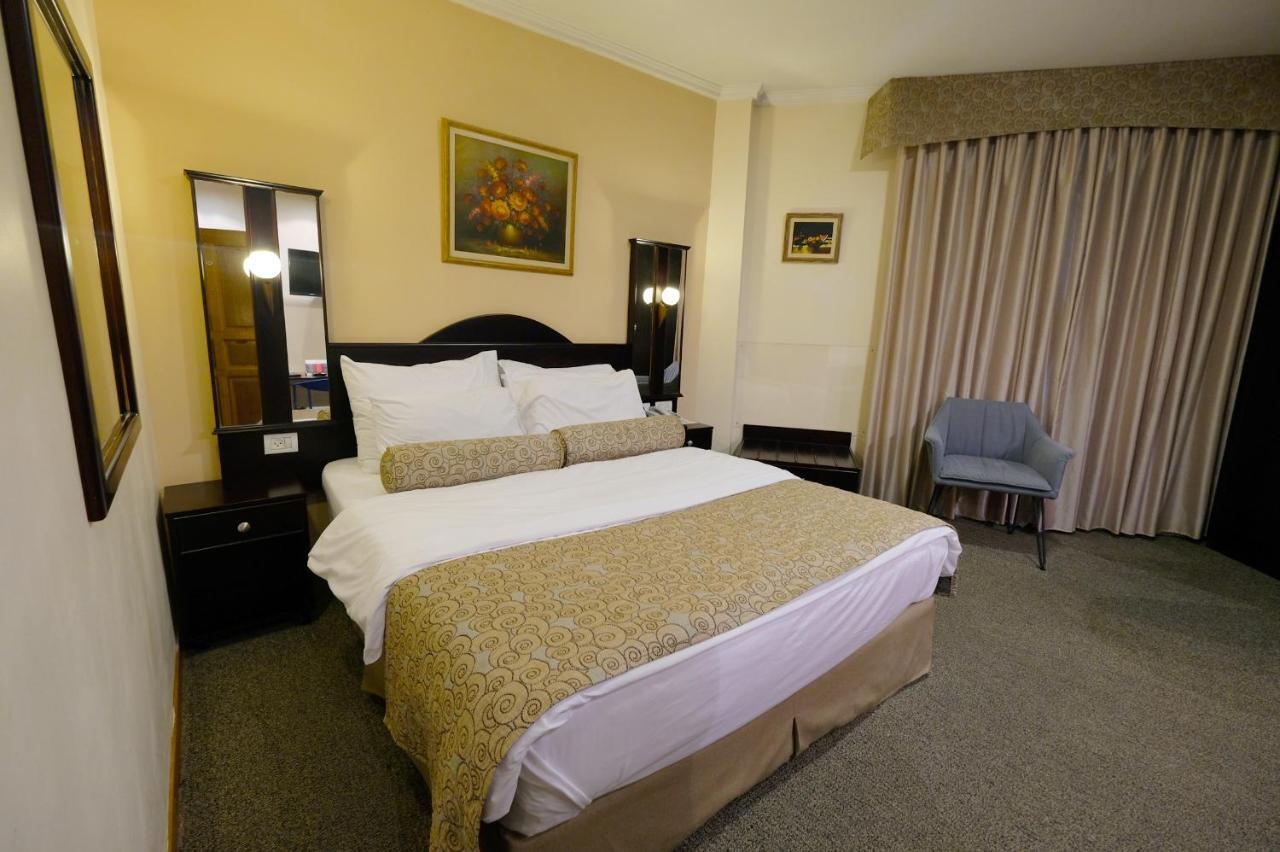 Royal Court Hotel Рамала Екстериор снимка