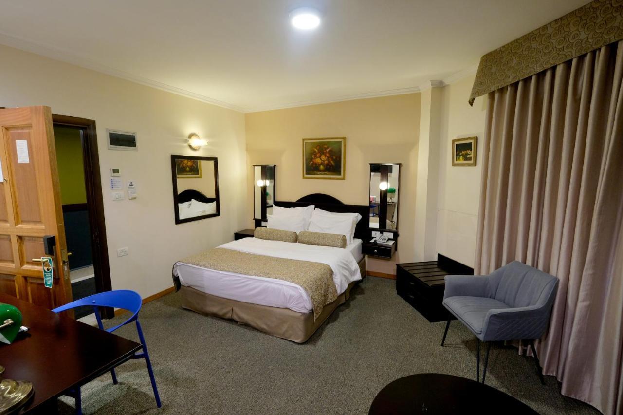 Royal Court Hotel Рамала Екстериор снимка
