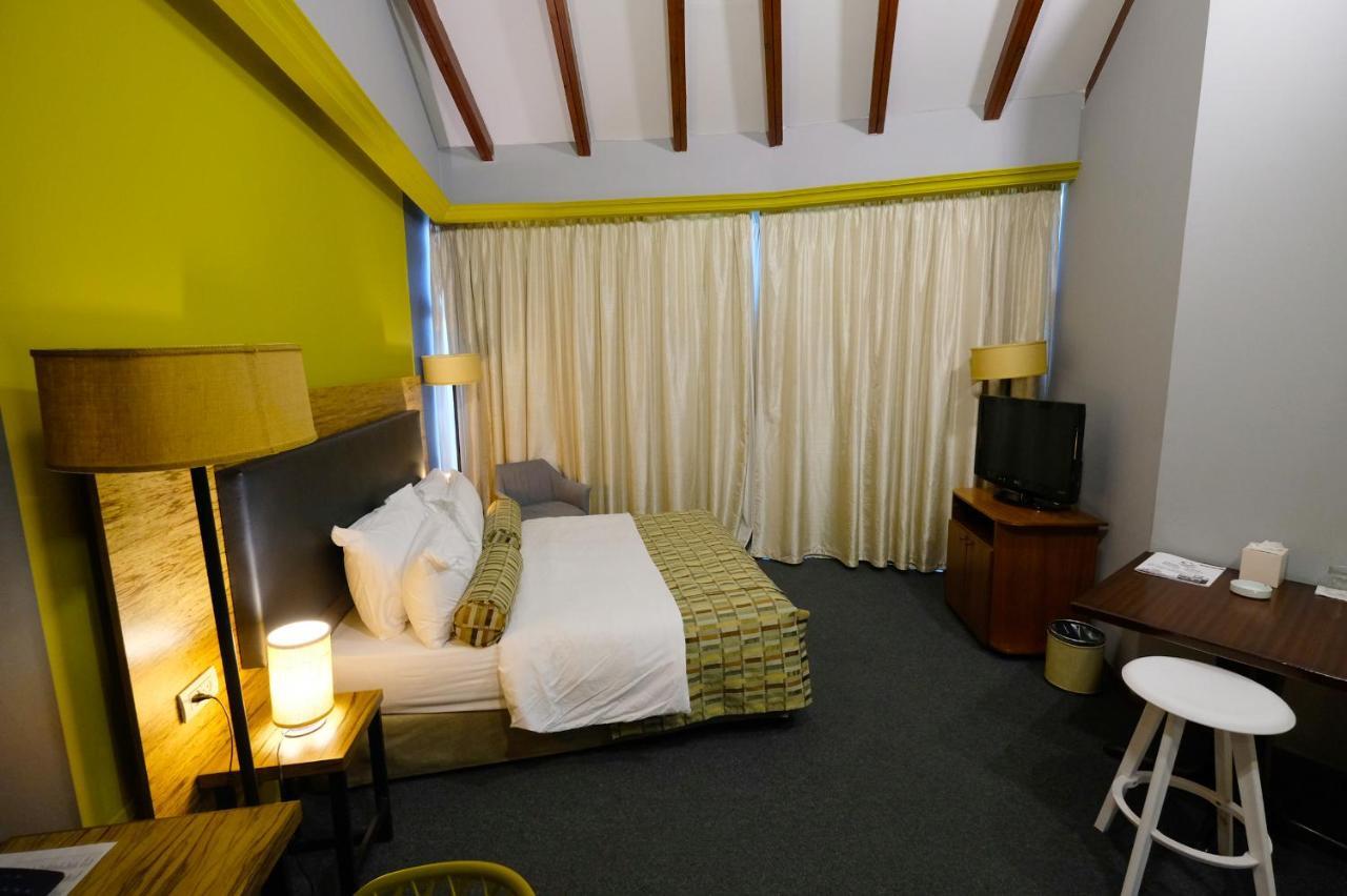 Royal Court Hotel Рамала Екстериор снимка