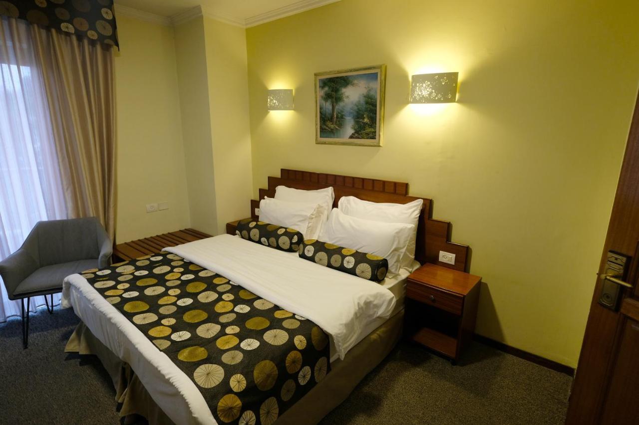 Royal Court Hotel Рамала Екстериор снимка