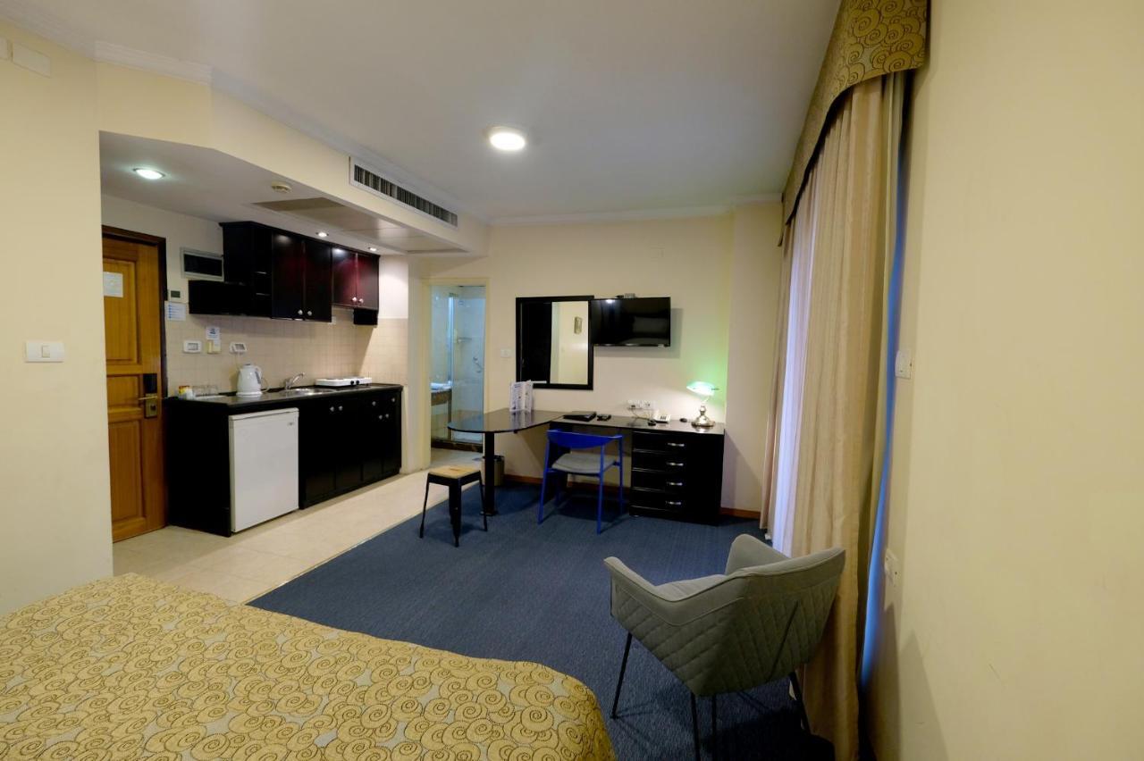 Royal Court Hotel Рамала Екстериор снимка